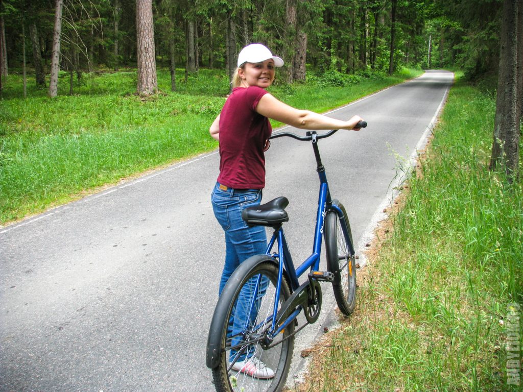 Аня и велосипед