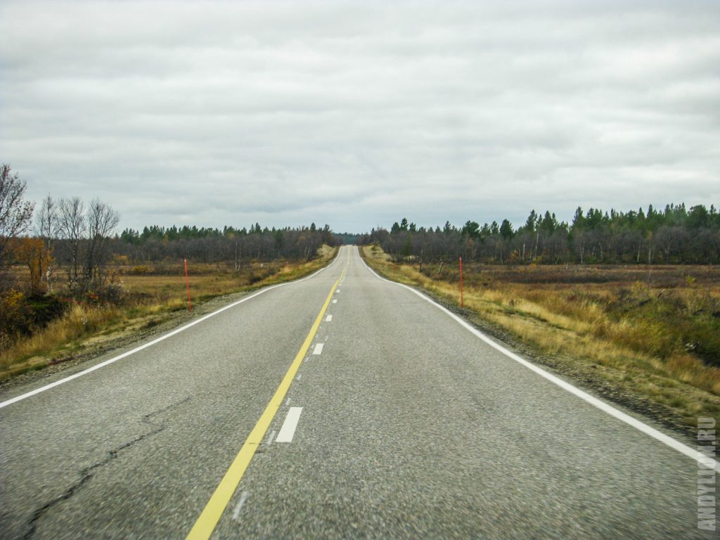 Автомобильная дорога в северной Лапландии