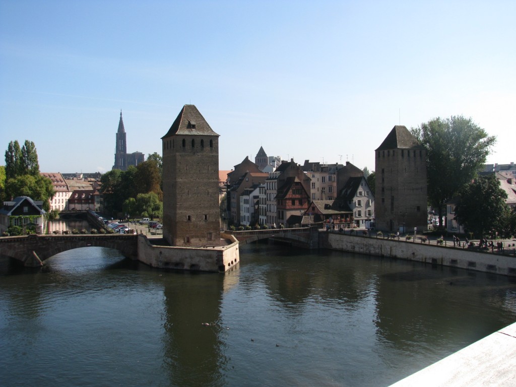 Страсбург. Вид с Дамбы Вобана на Крытые мосты и Кафедральный Собор.