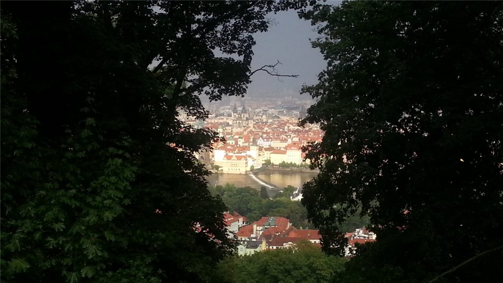 Прага с холма Петршин. Гроза.