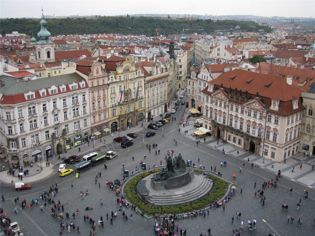 Виды со Староместской ратуши на Прагу