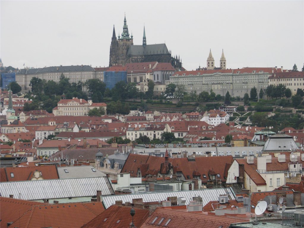 Виды со Староместской ратуши на Прагу