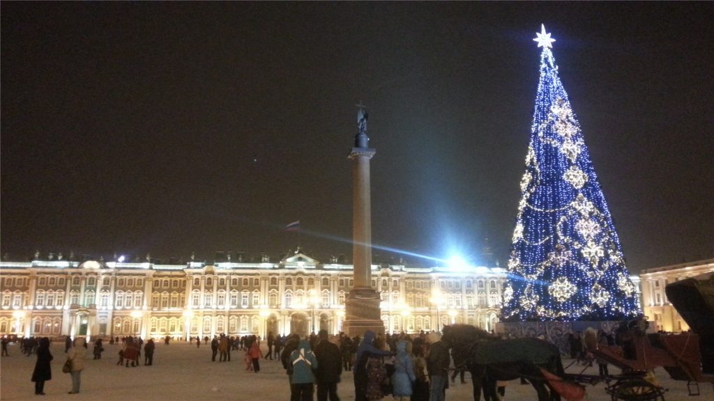 Дворцовая площадь в Новый Год в Санкт-Петербурге