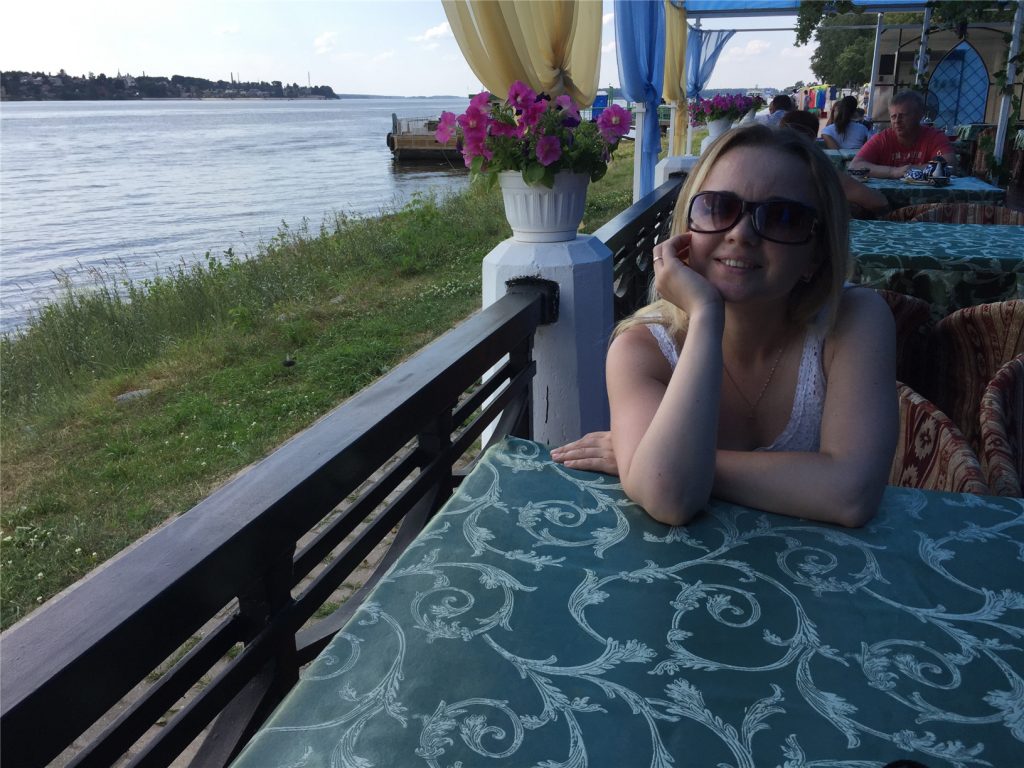 Аня в ресторане Белое Солнце в Костроме
