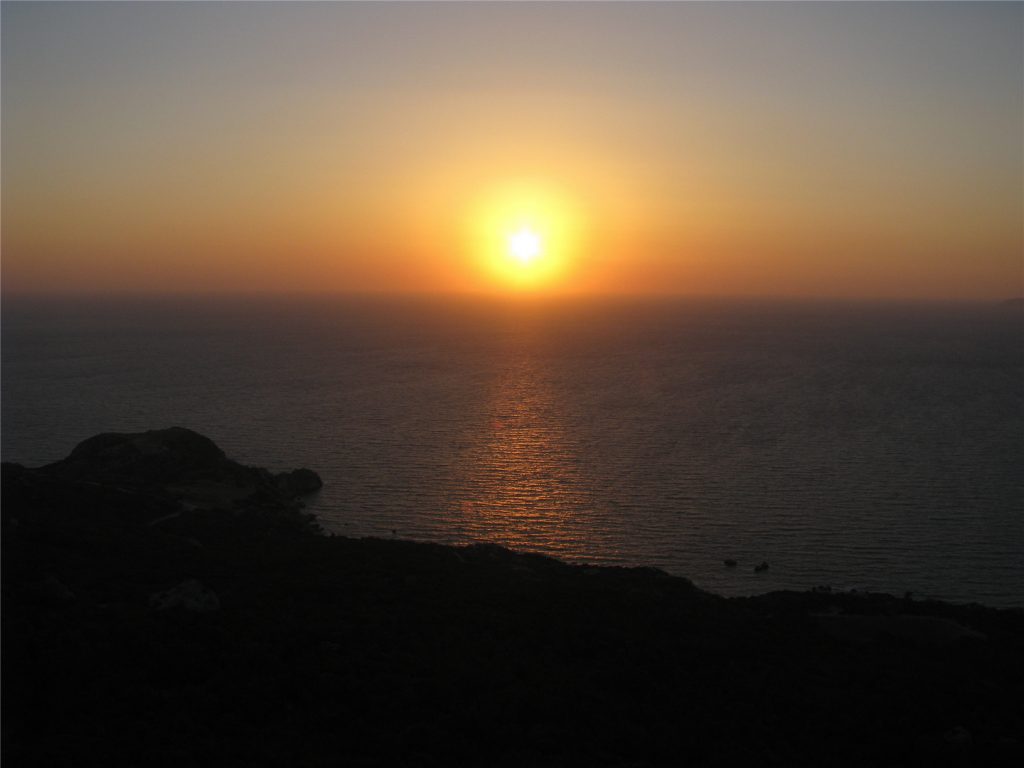Закат на Родосе на Эгейском море