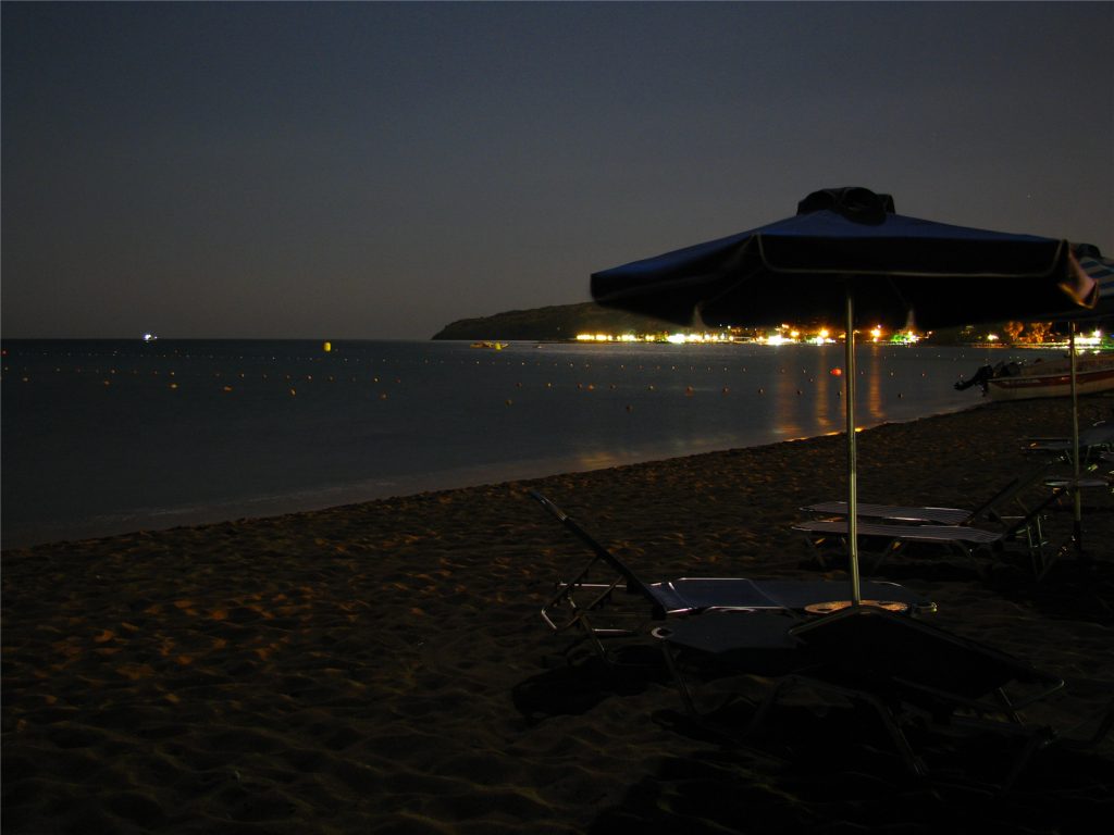Пляж Фалираки ночью
