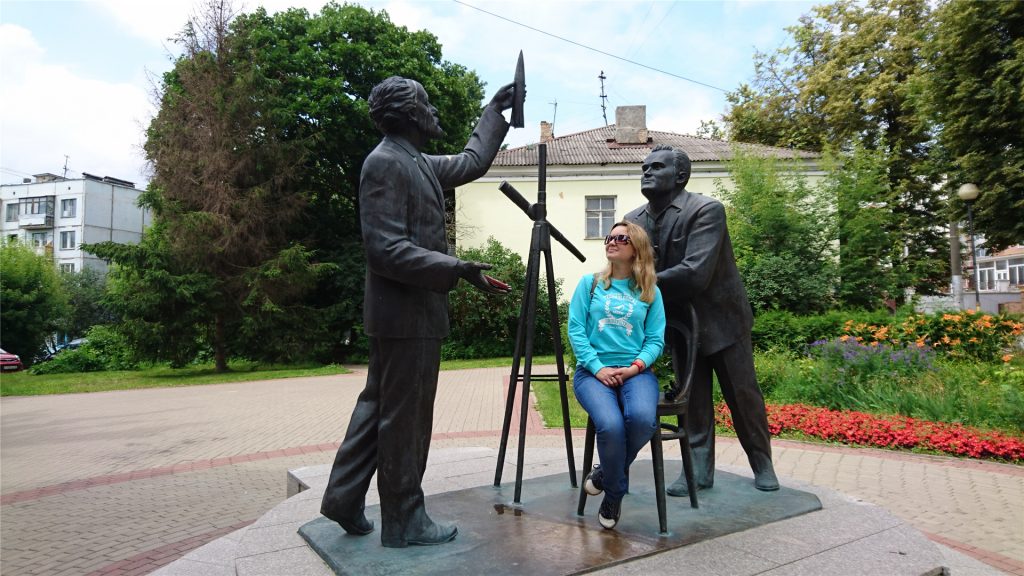 Скульптура Циолковский и Королев в Калуге