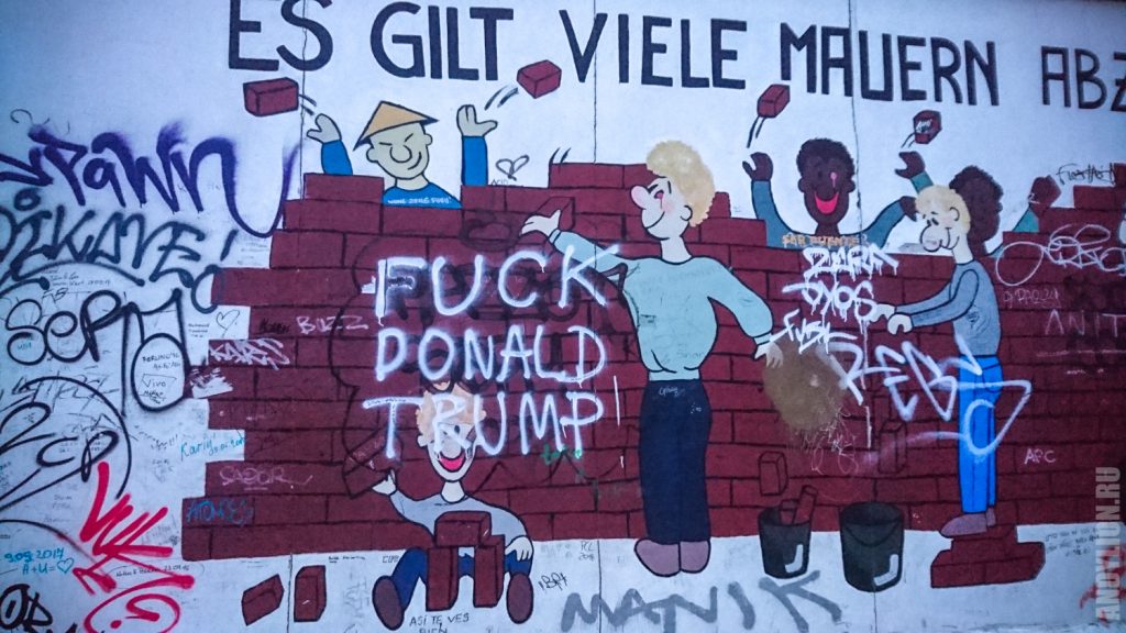East Side Gallery. Граффити на Берлинской стене.